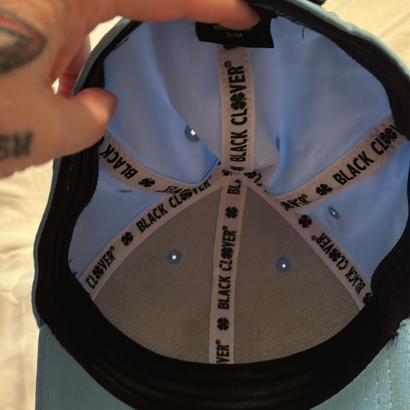 Black Clover High End Golf Baseball Cap S/M Live Lucky - Picture 3 of 7